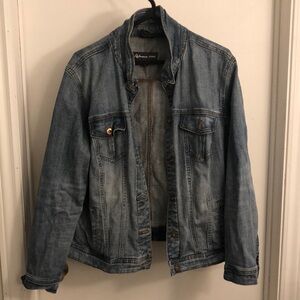 Light wash denim jean jacket
